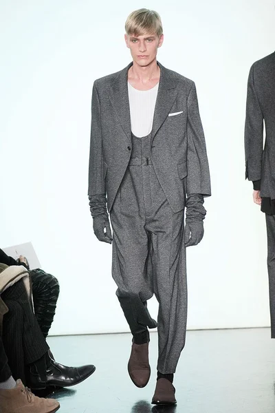 Look 3